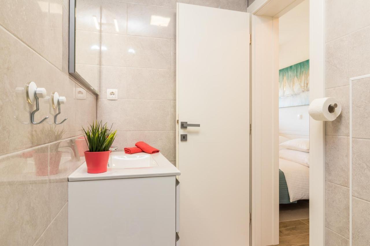 New Apartment Near Sea With 3 Bedrooms And 2 Bathrooms プーラ エクステリア 写真