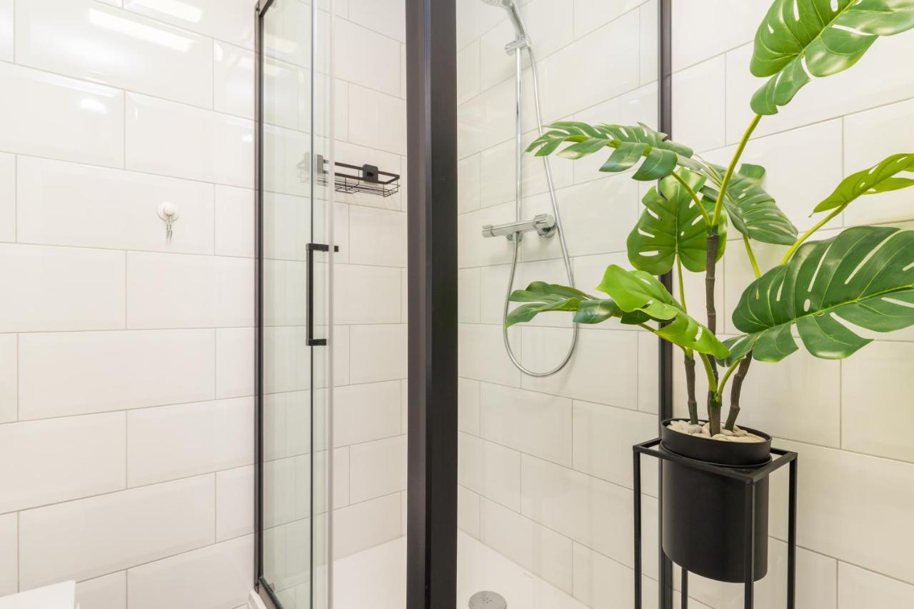 New Apartment Near Sea With 3 Bedrooms And 2 Bathrooms プーラ エクステリア 写真