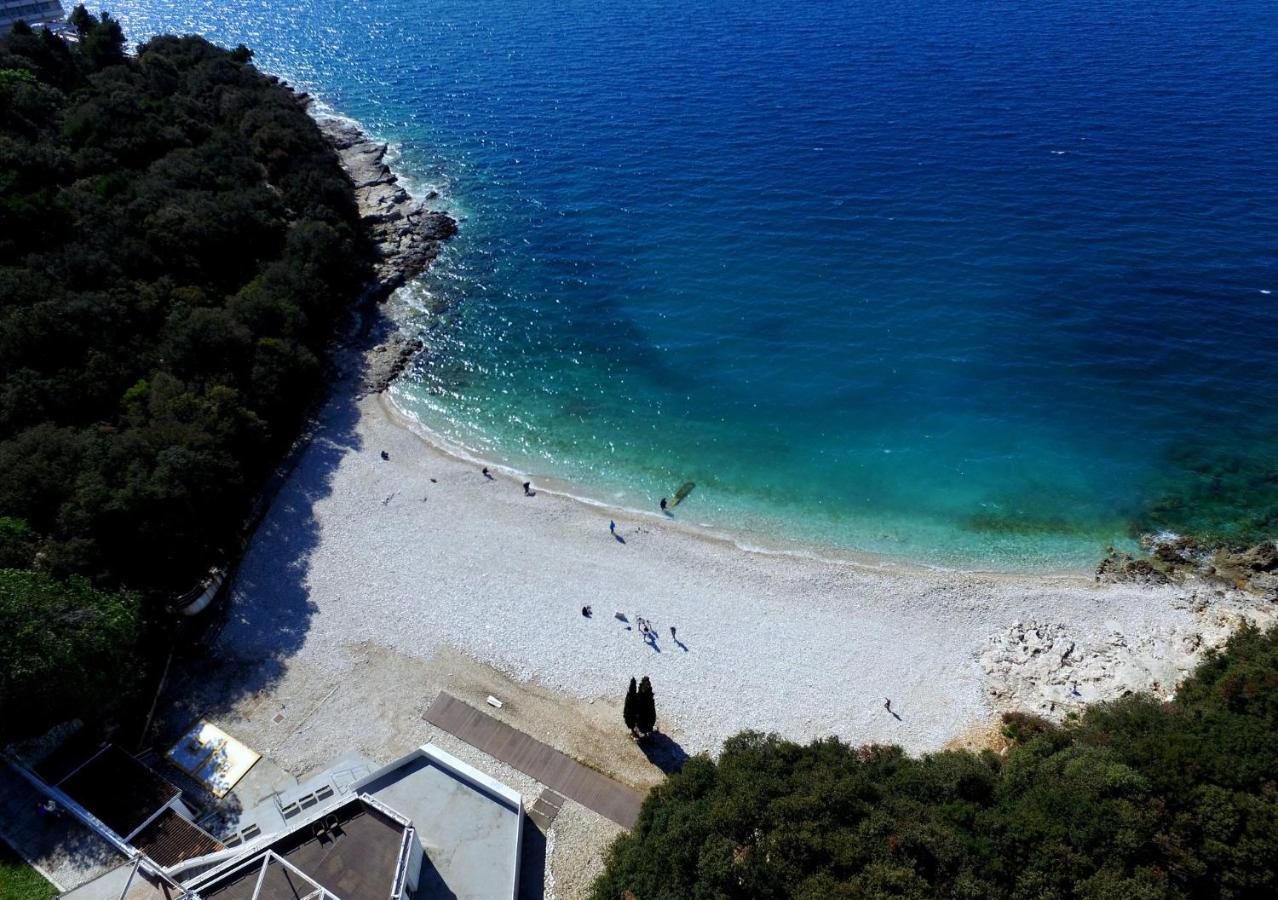 New Apartment Near Sea With 3 Bedrooms And 2 Bathrooms プーラ エクステリア 写真