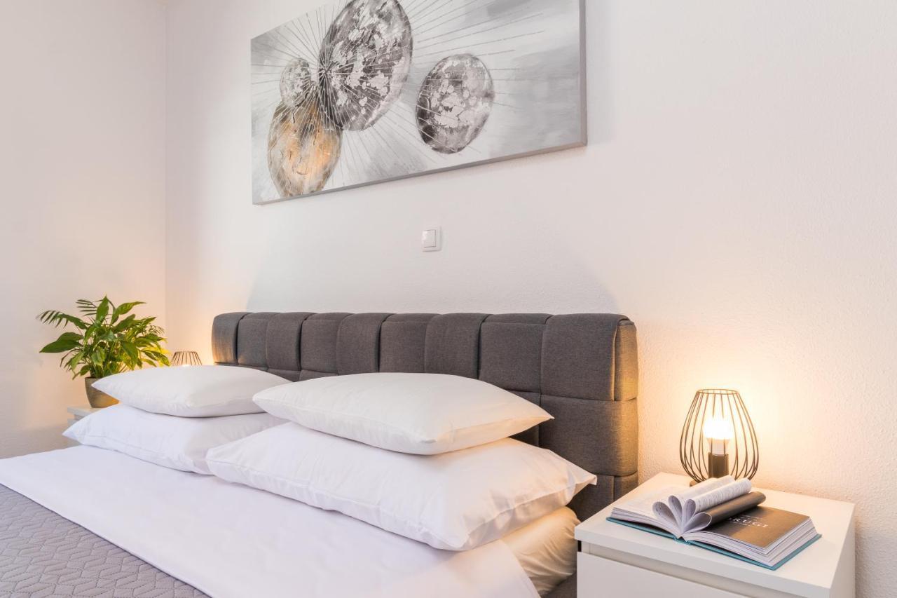 New Apartment Near Sea With 3 Bedrooms And 2 Bathrooms プーラ エクステリア 写真