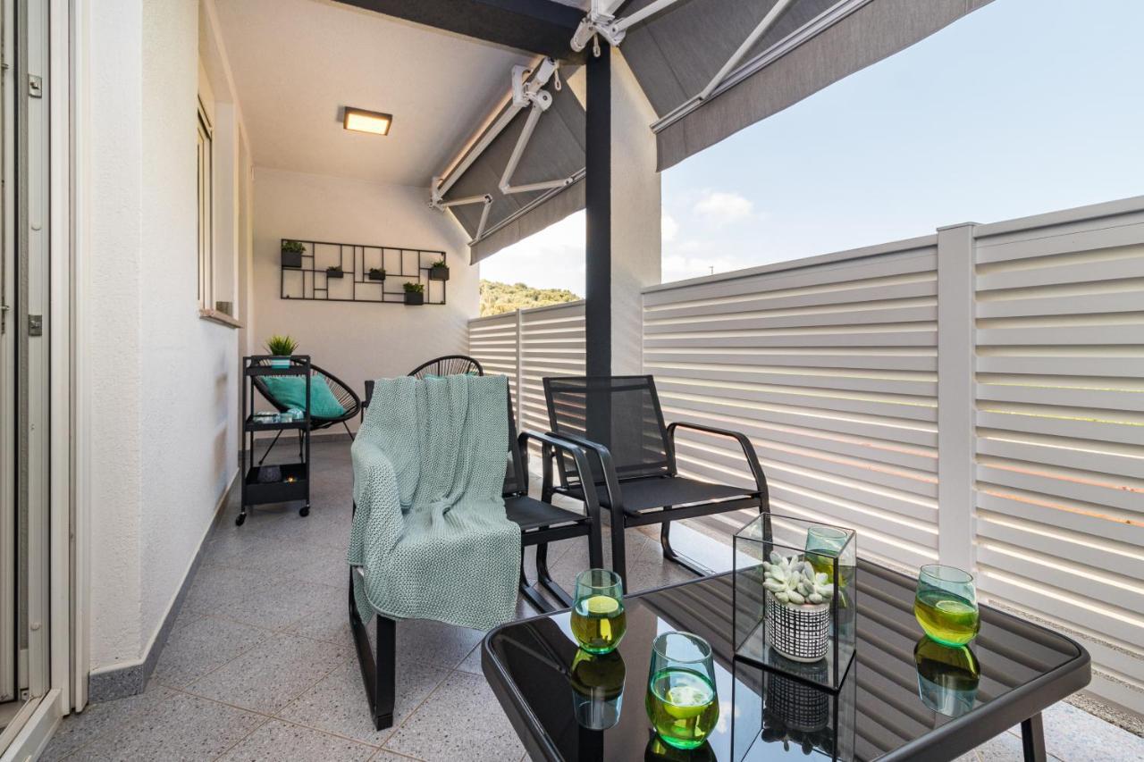 New Apartment Near Sea With 3 Bedrooms And 2 Bathrooms プーラ エクステリア 写真