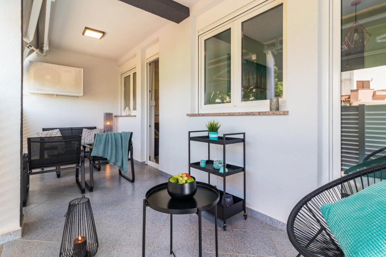 New Apartment Near Sea With 3 Bedrooms And 2 Bathrooms プーラ エクステリア 写真