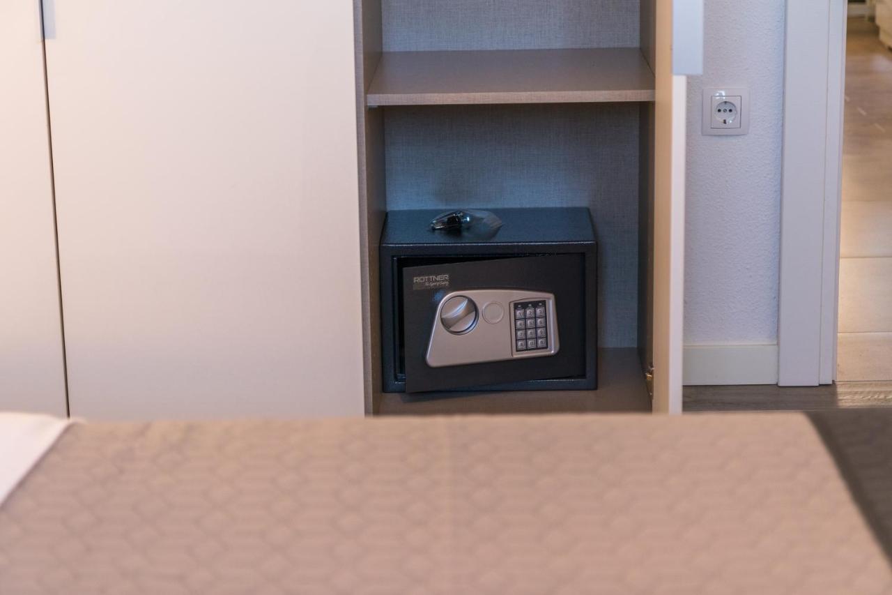 New Apartment Near Sea With 3 Bedrooms And 2 Bathrooms プーラ エクステリア 写真
